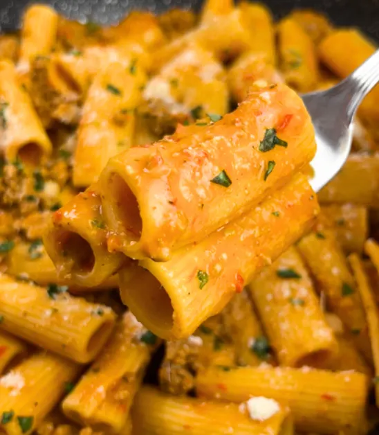 pasta-with-vegetable-sauce-and-ground-beef