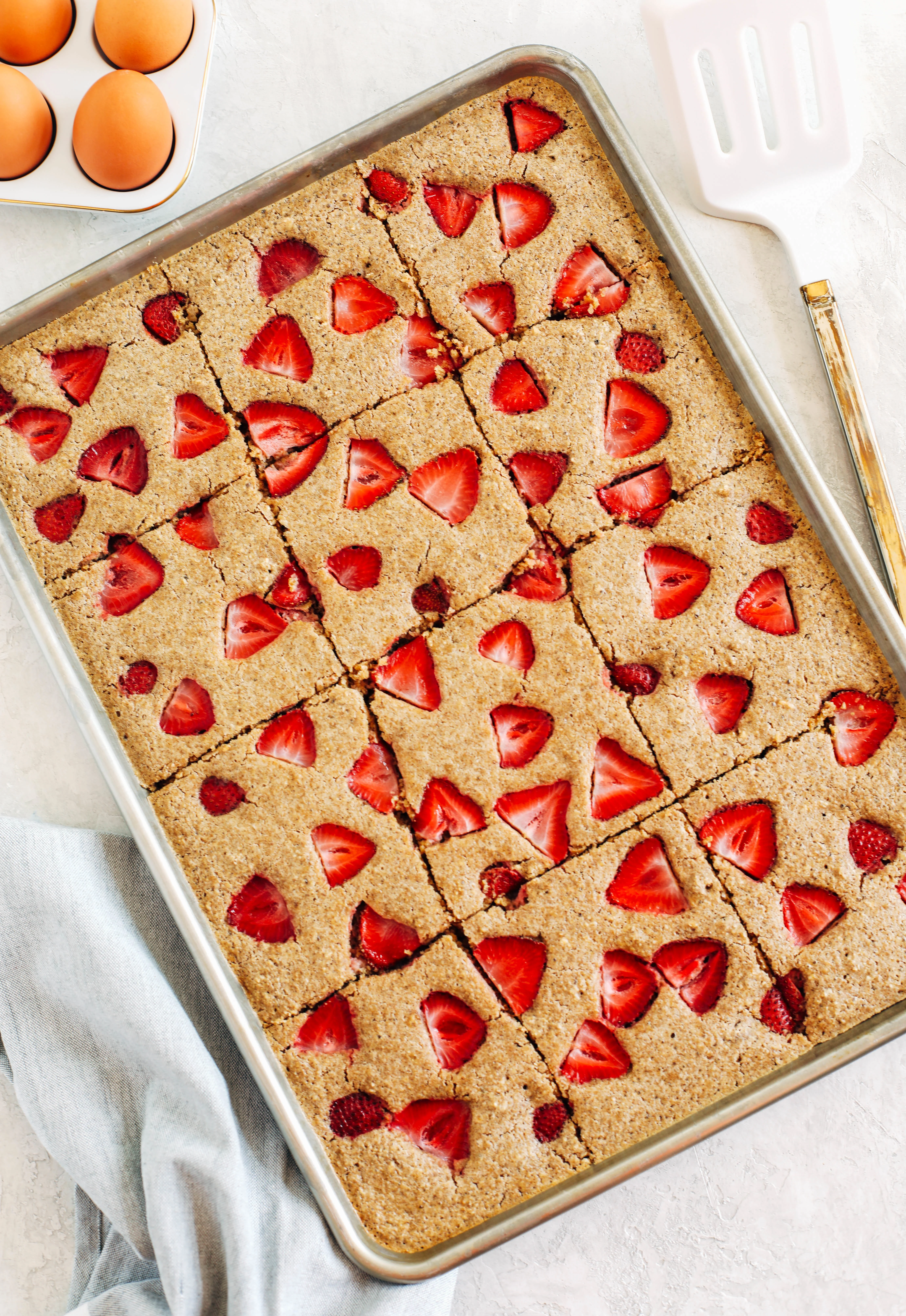 sheet-pan-strawberry-pancakes