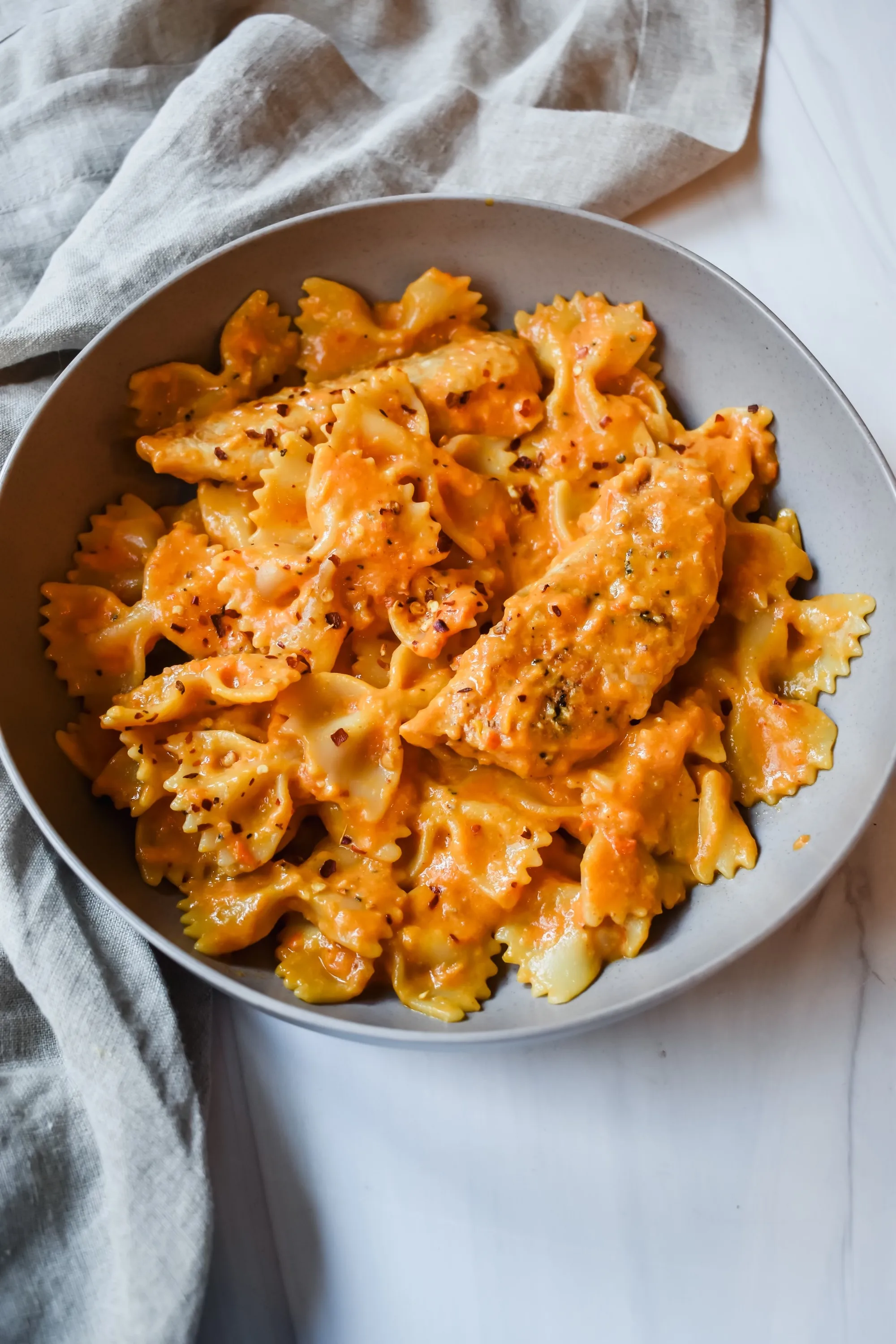 creamy-red-pepper-pasta-with-chicken