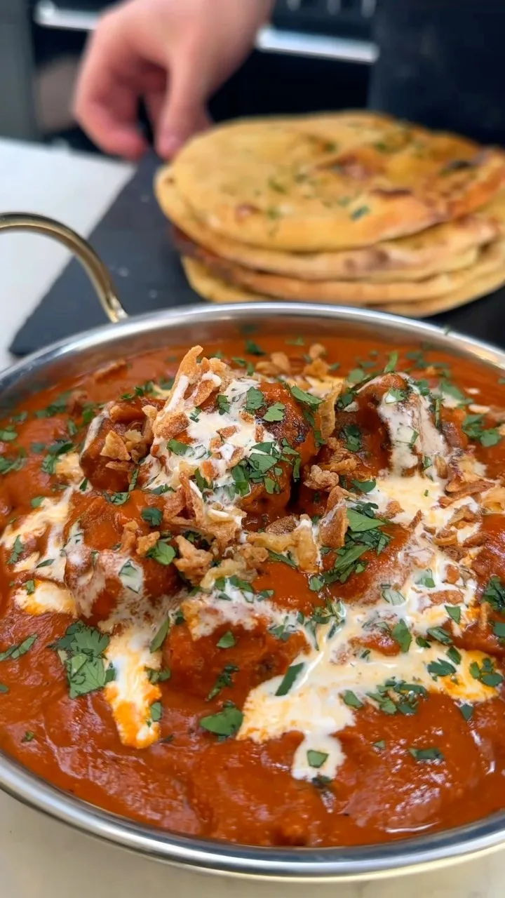 chicken-tikka-masala-with-fresh-garlic-naan