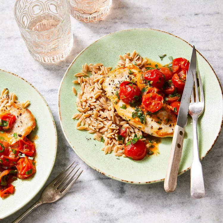 chicken-cutlets-with-garlic-tomato-sauce
