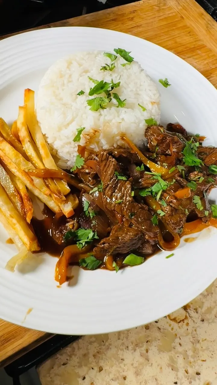 lomo-saltado-de-skirt-steak-peruano