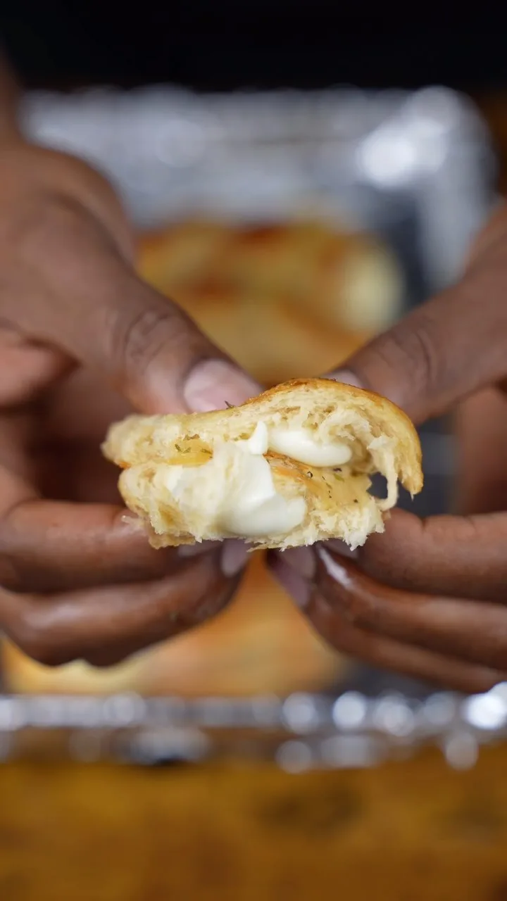 cheesy-stuffed-croissants