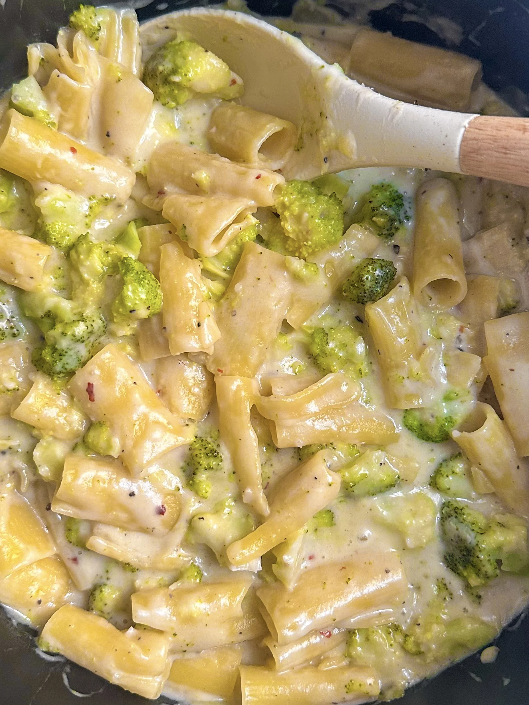 one-pot-cheesey-broccoli-pasta