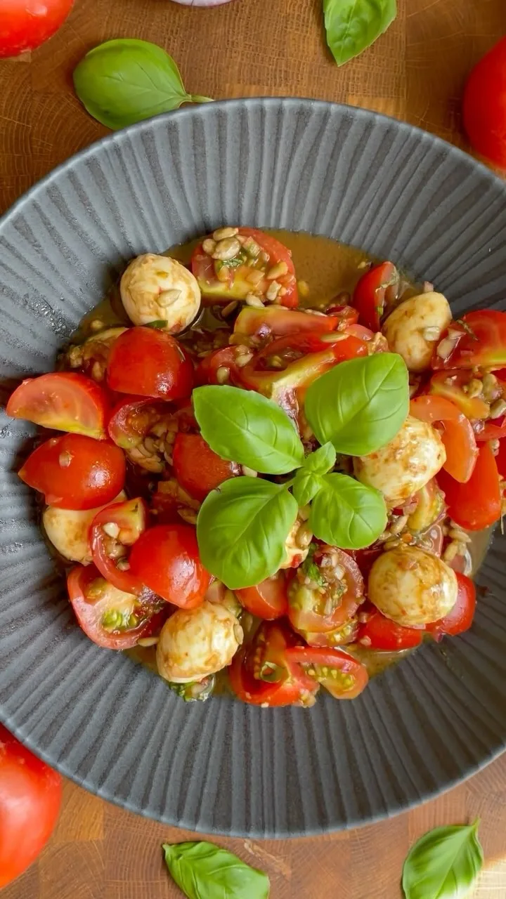 tomato-and-mozzarella-salad
