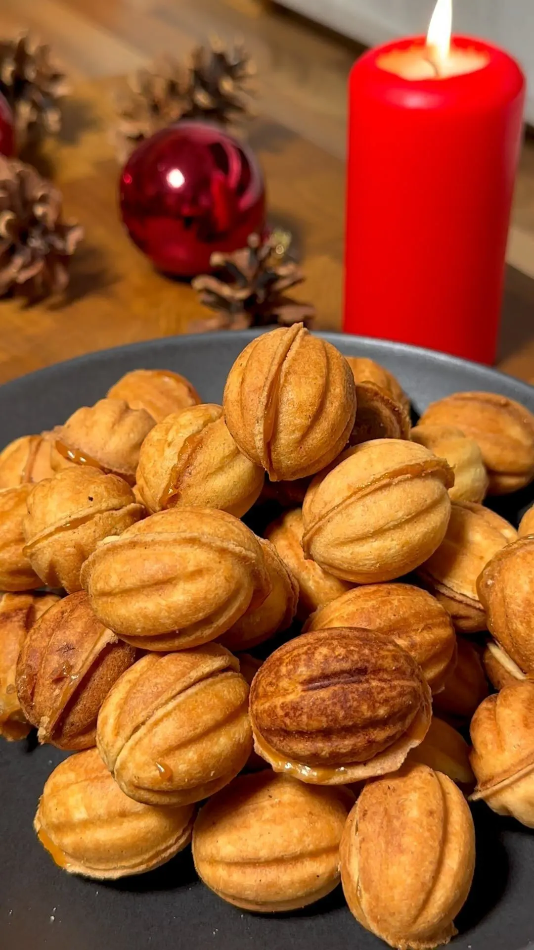 walnut-cookies-with-caramel-sauce