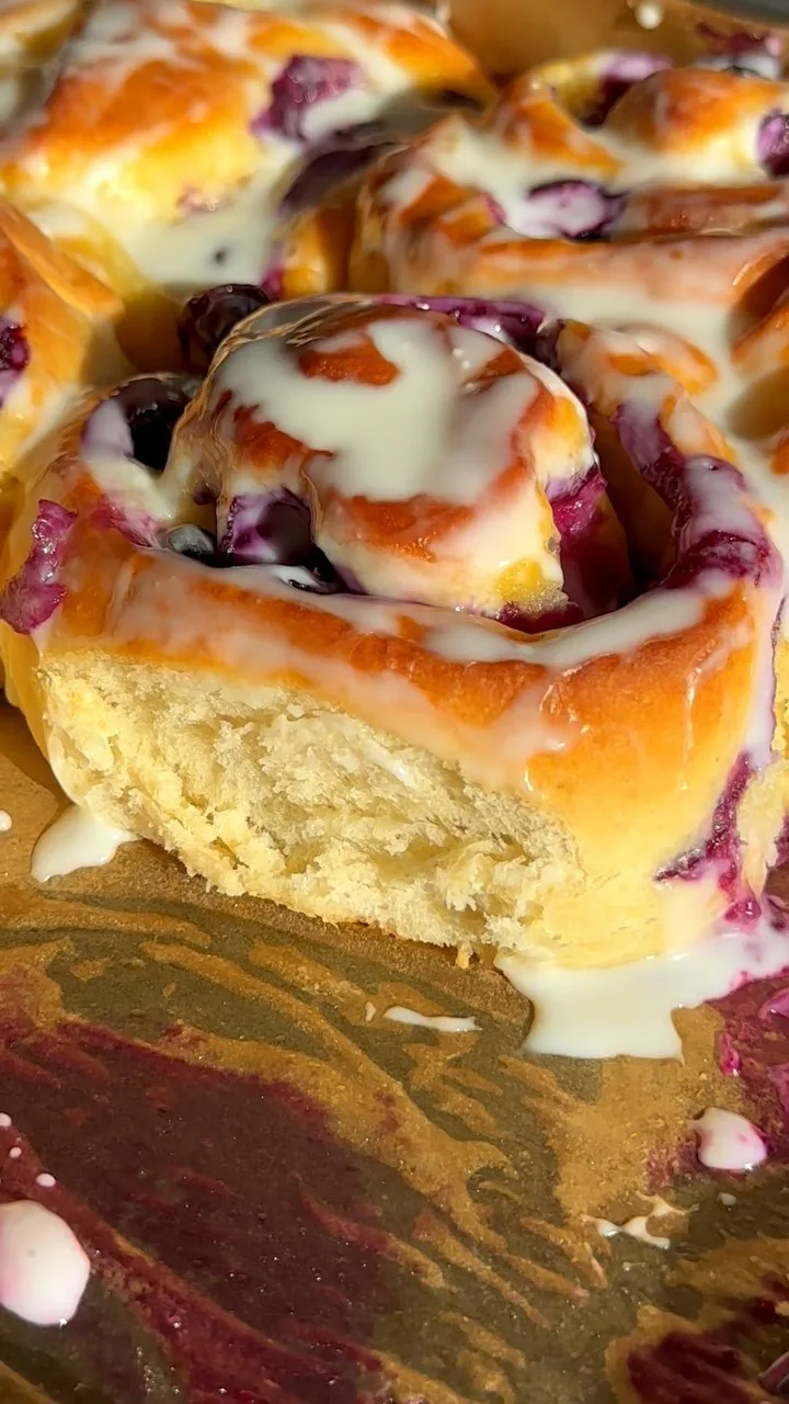 blaubeer-mascarpone-rolls-(schnecken)