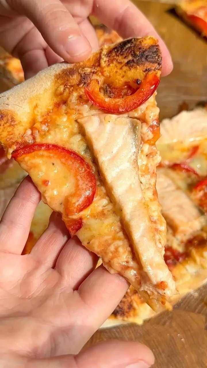 pizza-quattro-formaggi-with-salmon
