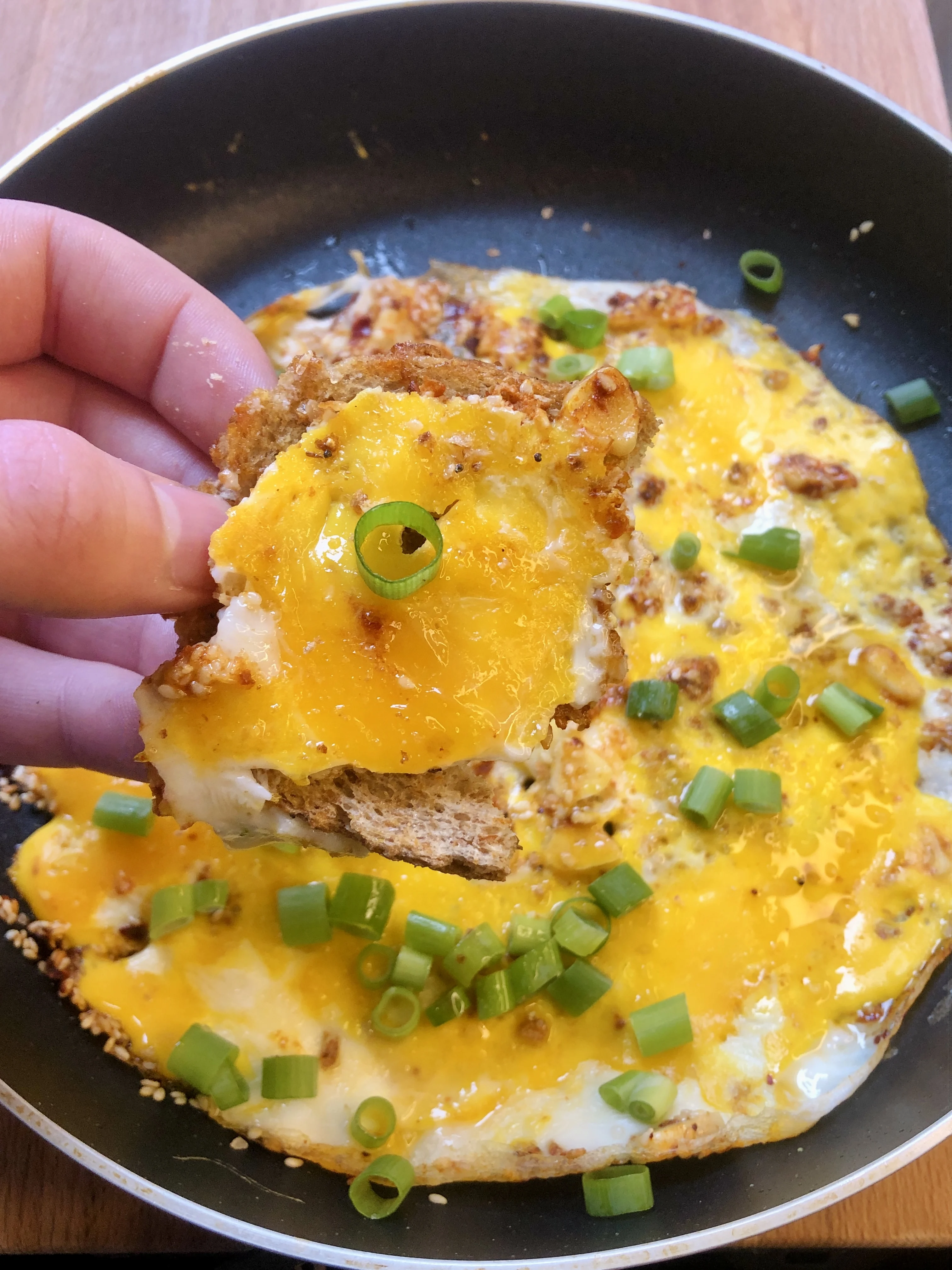 crispy-garlic-eggs