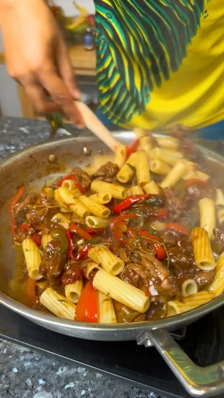 brown-stew-chicken-pasta