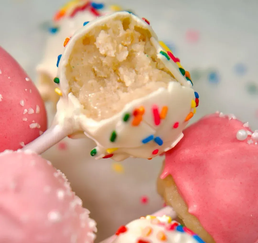 easy-cake-pops-(starbucks-copycat)