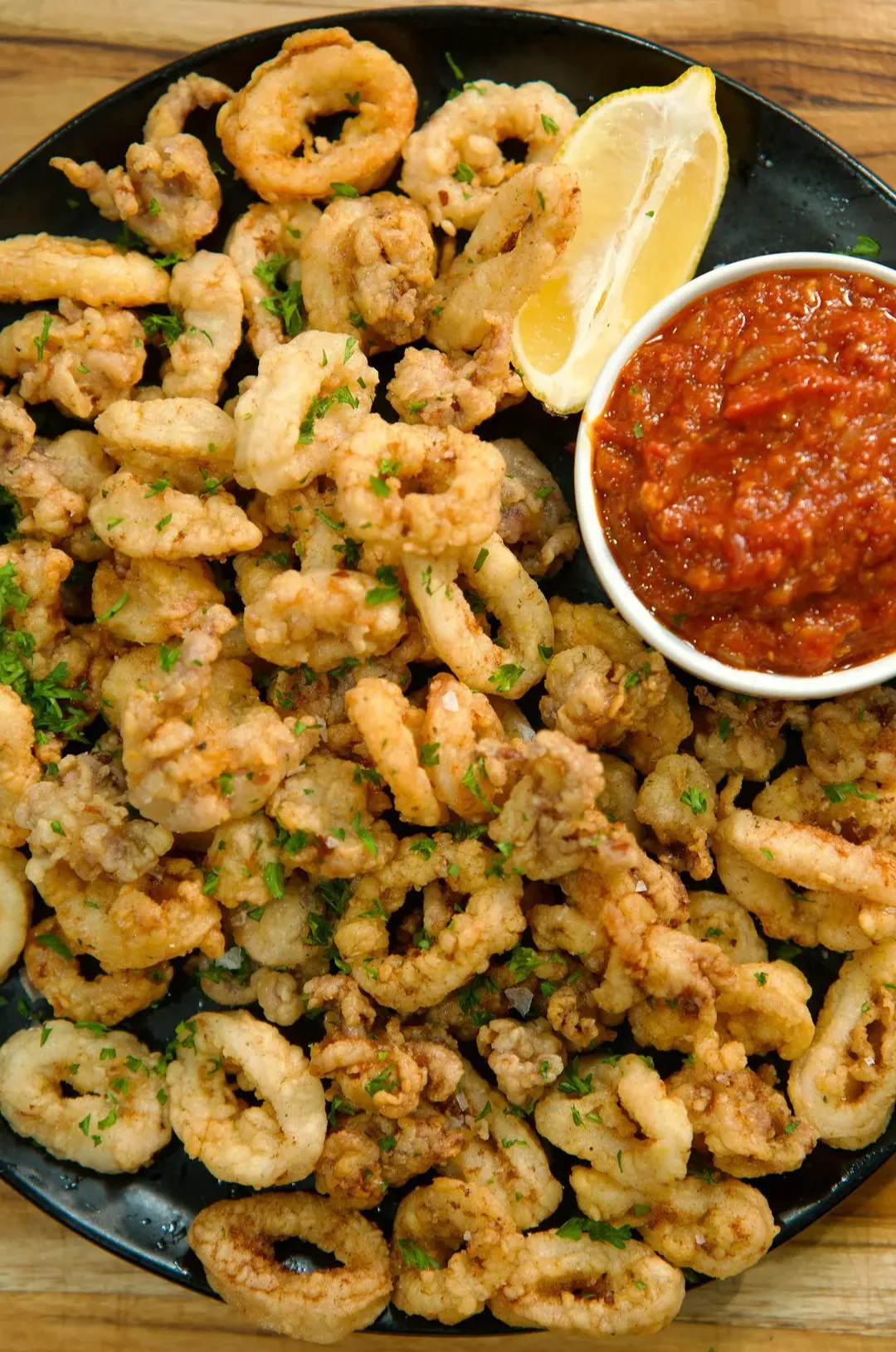 crispy-fried-calamari-and-homemade-marinara-sauce