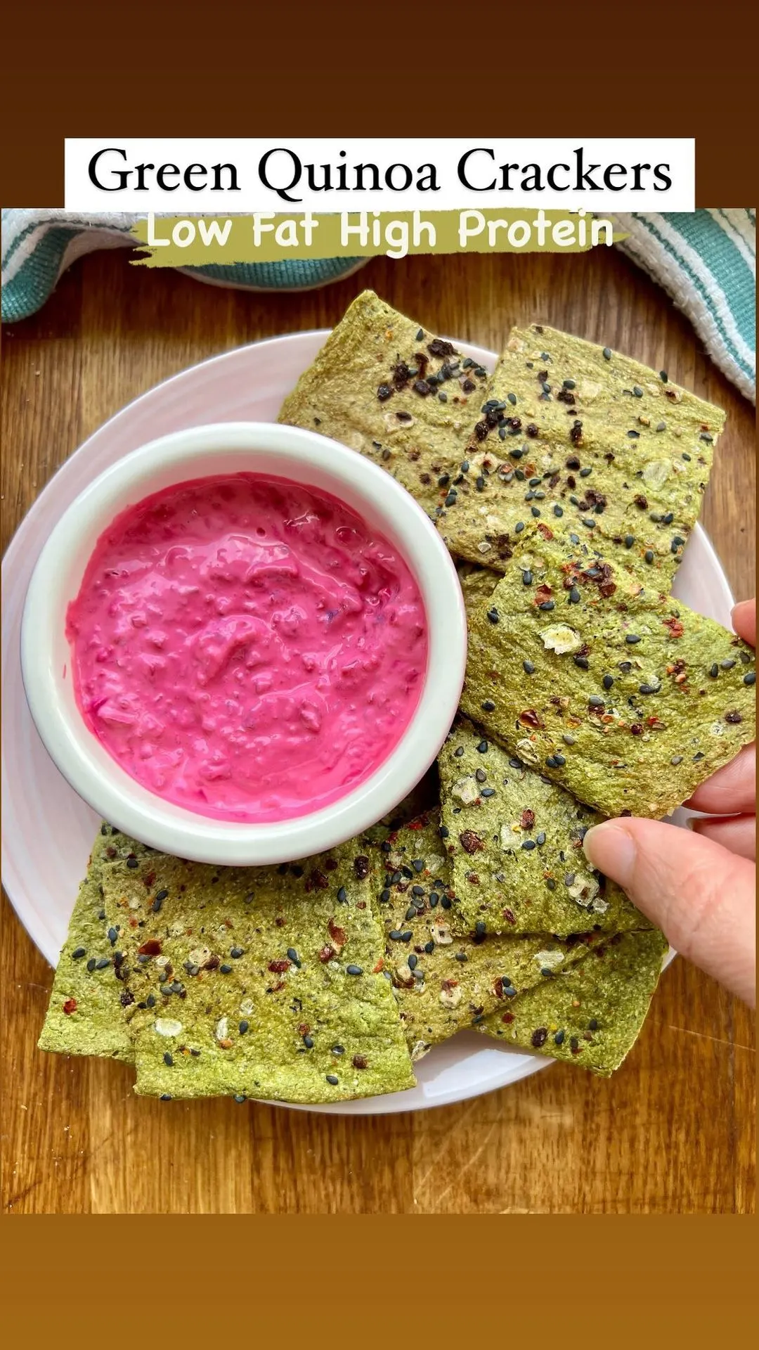 green-quinoa-crackers