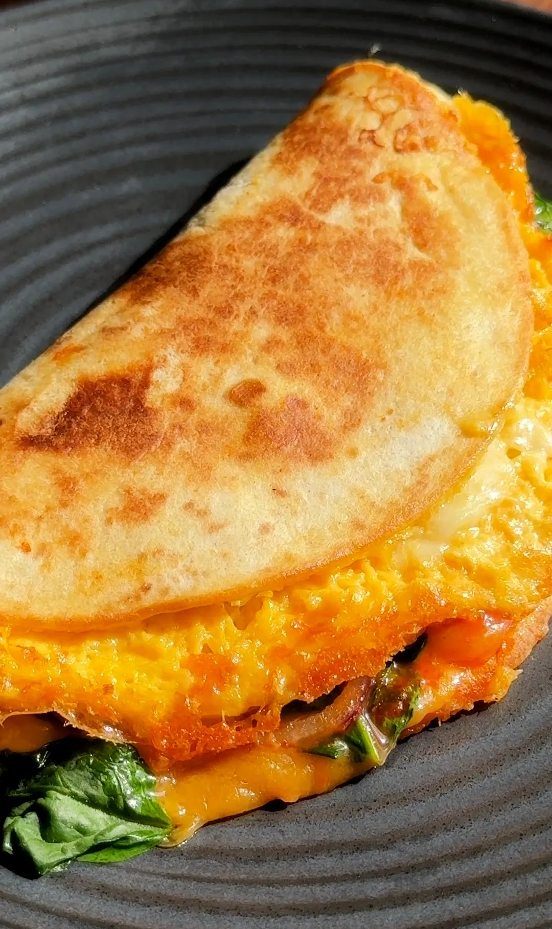 cheesy-bacon-and-egg-breakfast-wrap