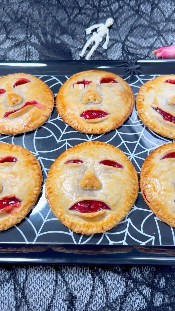 creepy-face-pies