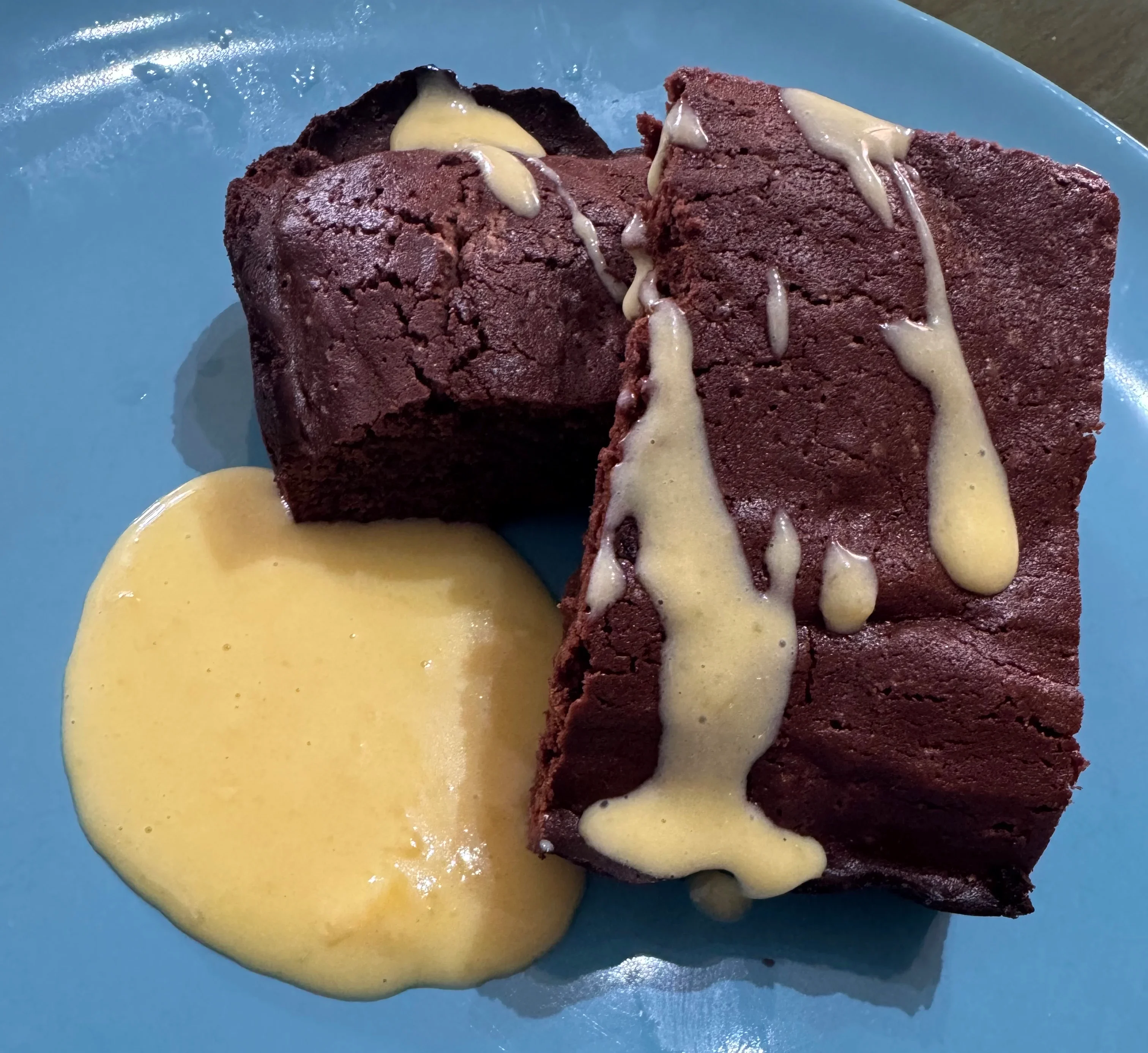brownie-alla-crema-inglese-alla-vaniglia-limone-e-cioccolato-bianco