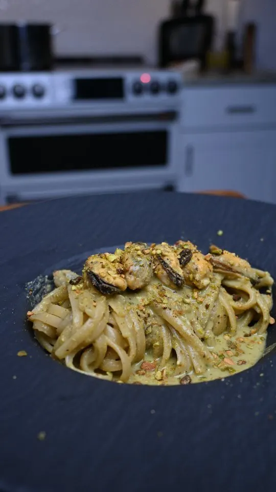 pistachio-pesto-and-mussels-linguine