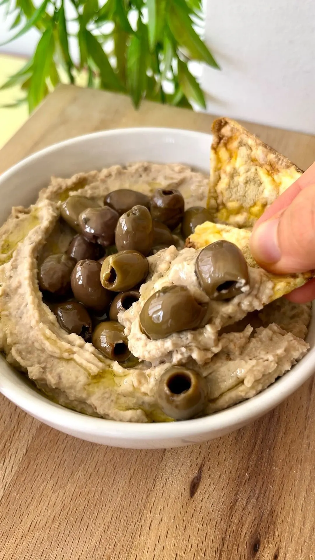 hummus-di-fagioli-borlotti-e-olive