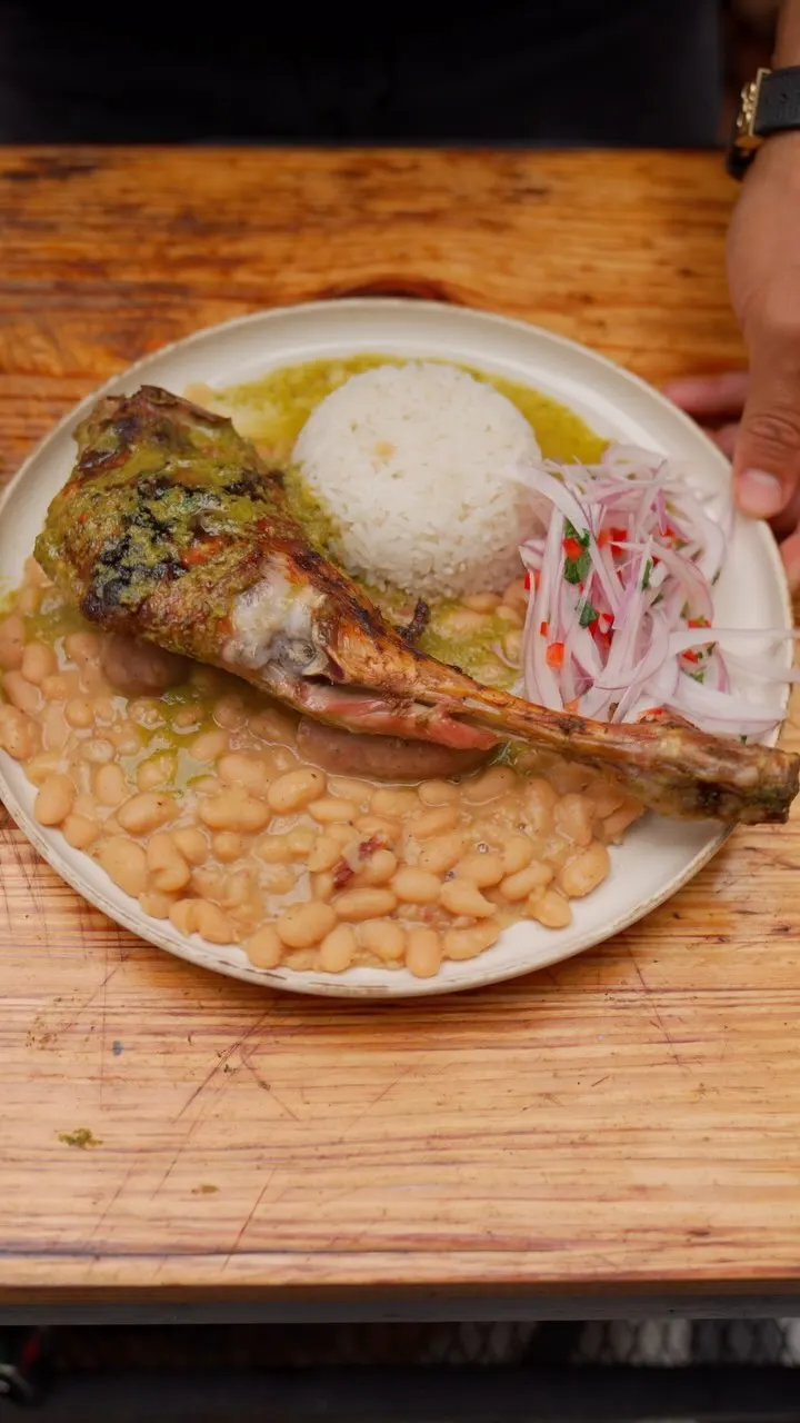 cabrito-a-la-nortena-en-la-caja-china-northern-style-roasted-kid-goat-in-the-chinese-box