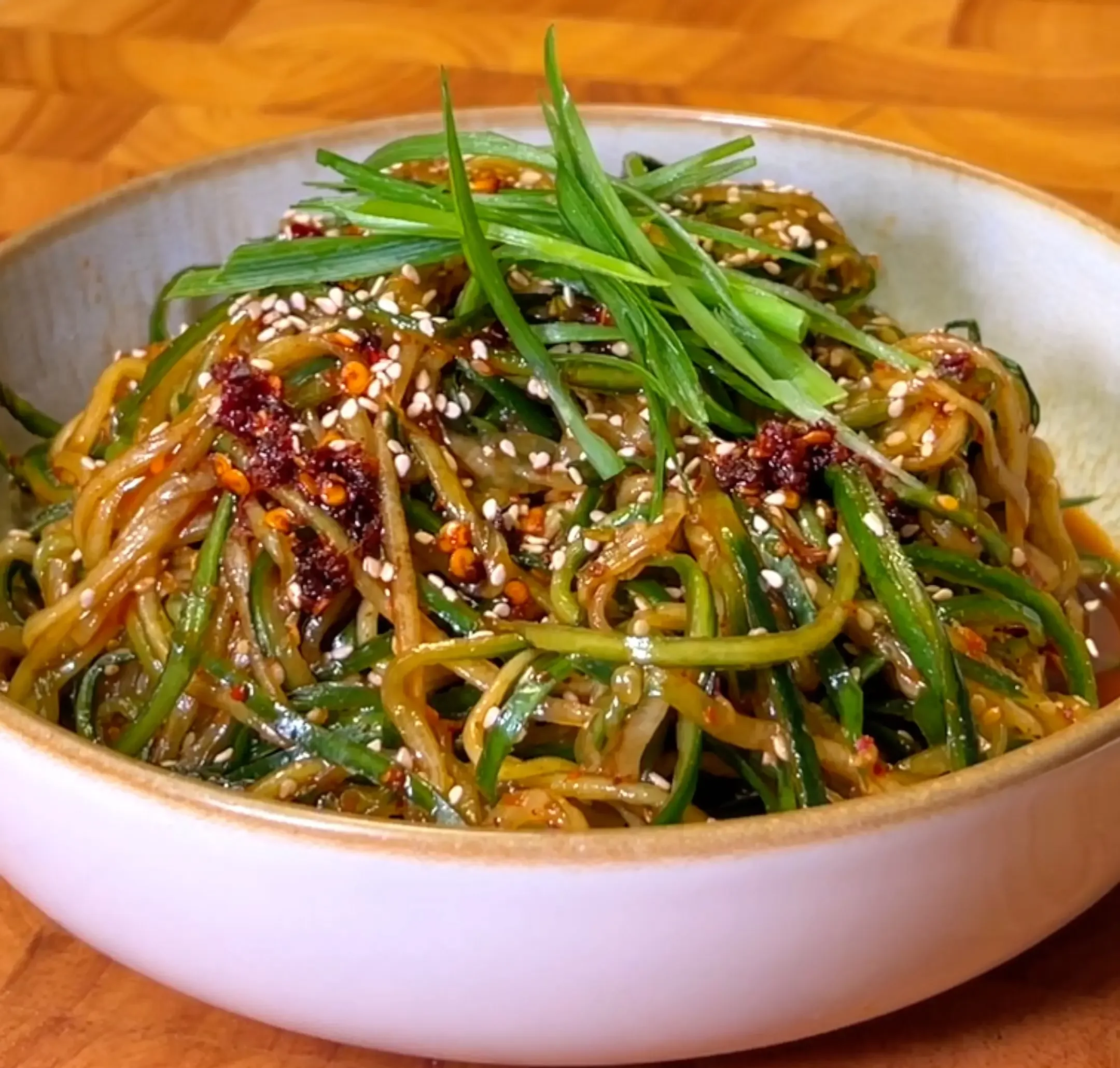 ensalada-picante-de-pepino-con-fideos-spicy-cucumber-noodle-salad