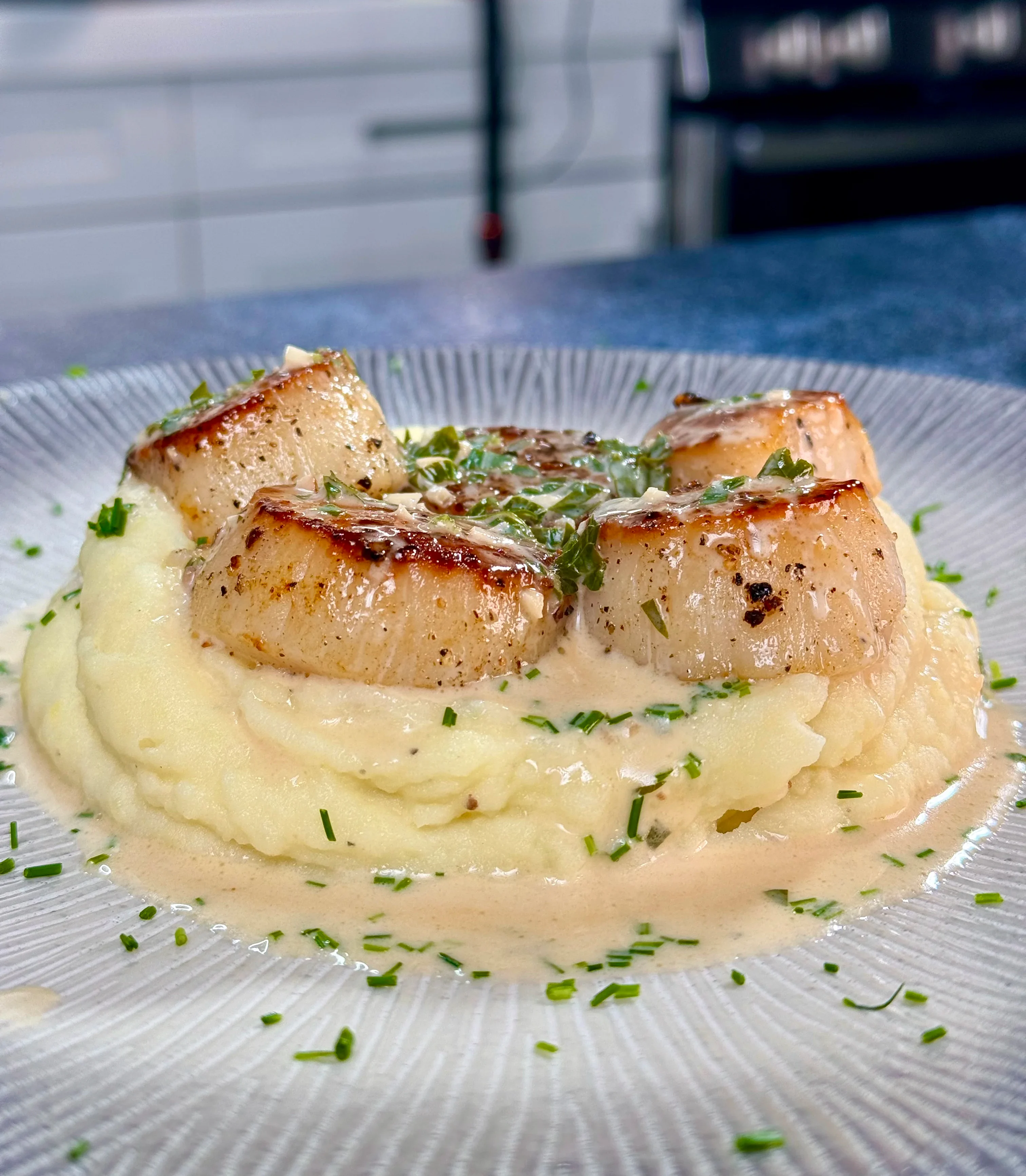 seared-scallops-in-lemon-wine-bliss-with-fluffy-mashed-potatoes.