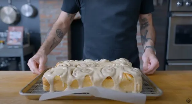cinnamon-rolls-3-ways-(pumpkin-spice-strawberry-nutella-classic)