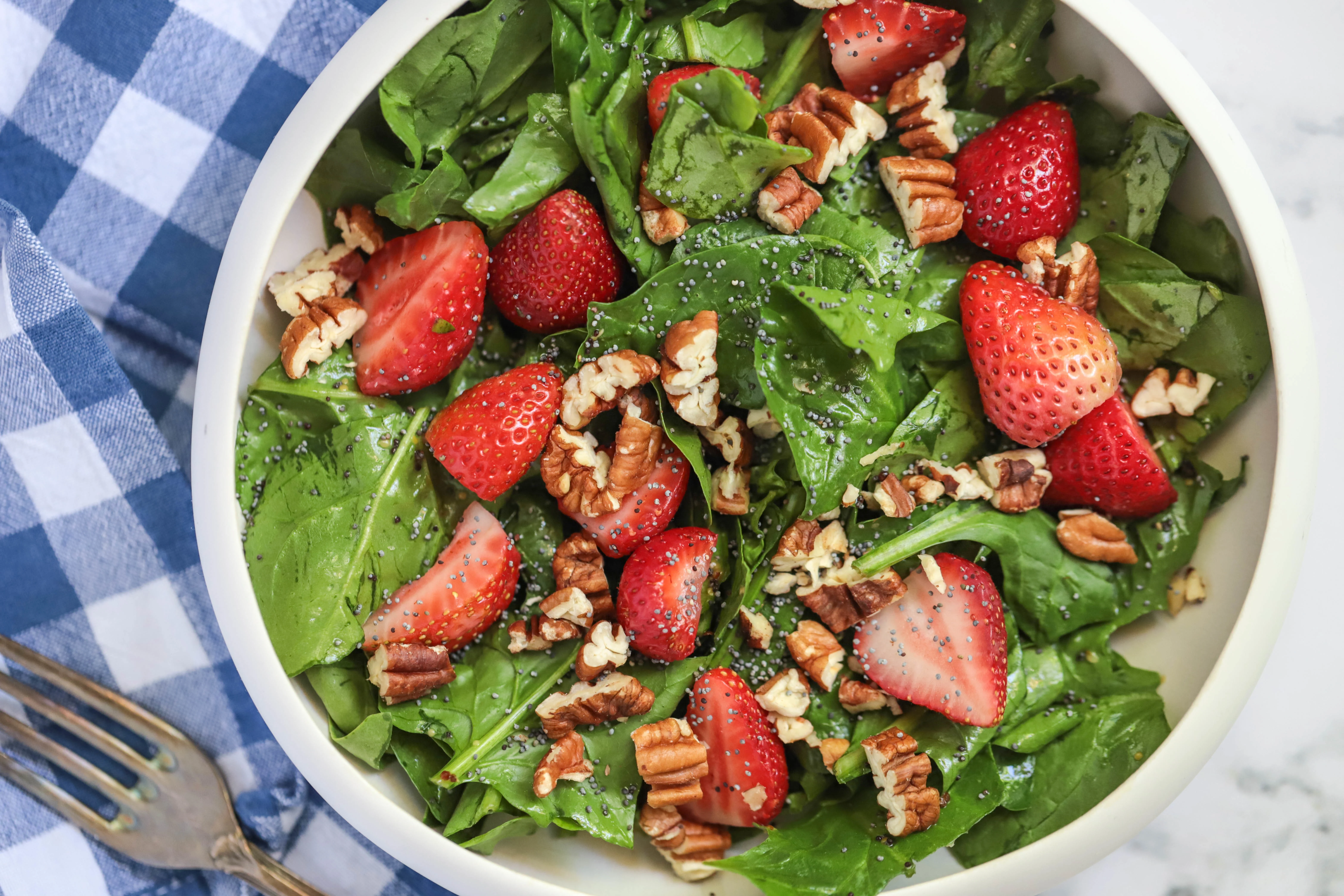 ensalada-de-fresa-y-espinaca-strawberry-and-spinach-salad