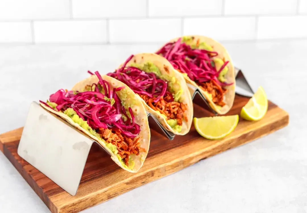 tacos-de-tofu-a-la-bbq-con-col-en-escabeche-bbq-tofu-tacos-with-pickled-cabbage