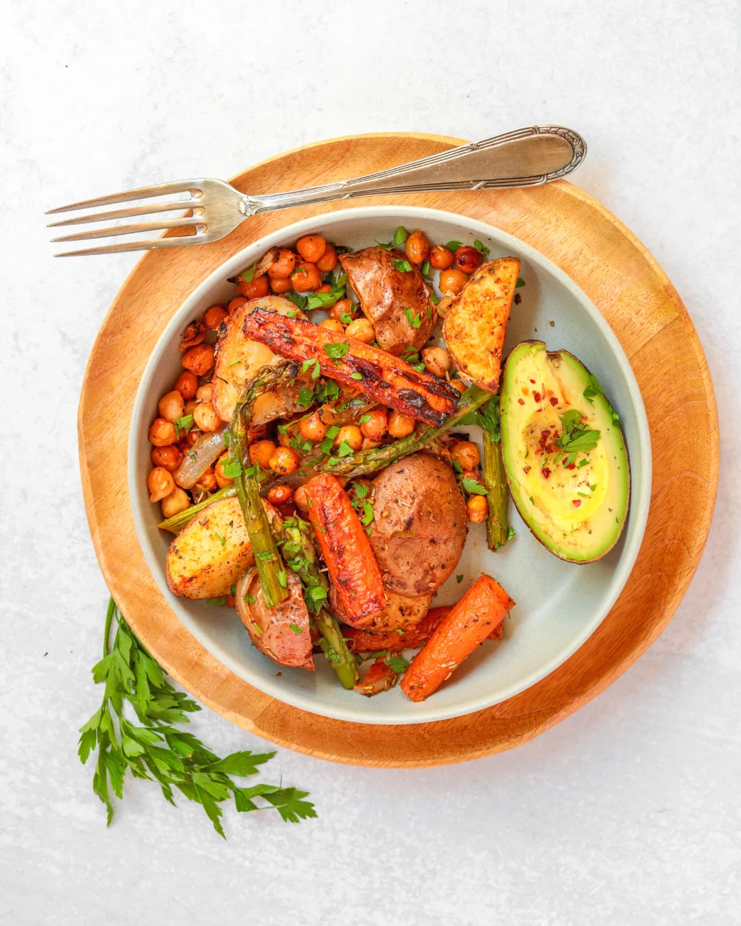 verduras-asadas-y-garbanzos-en-bandeja-de-horno-roasted-veggie-and-chickpea-sheet-pan