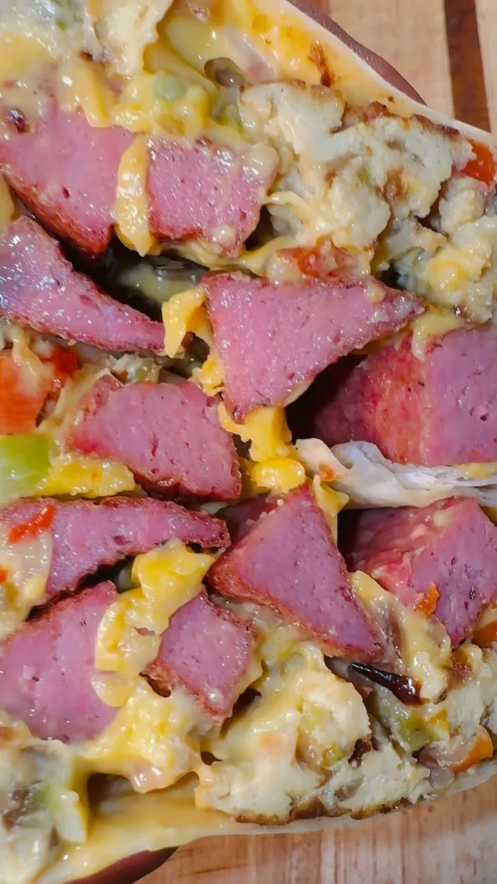 burrito-de-salami-y-huevo-con-queso