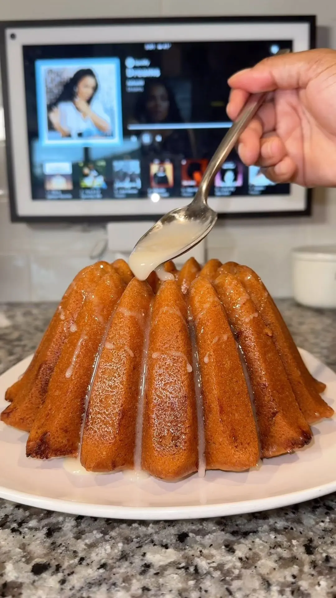 honey-bun-bundt-cake