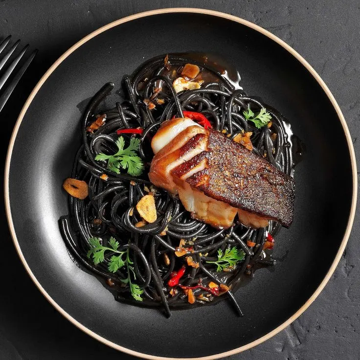 black-pasta-spaghetti-with-grilled-salmon