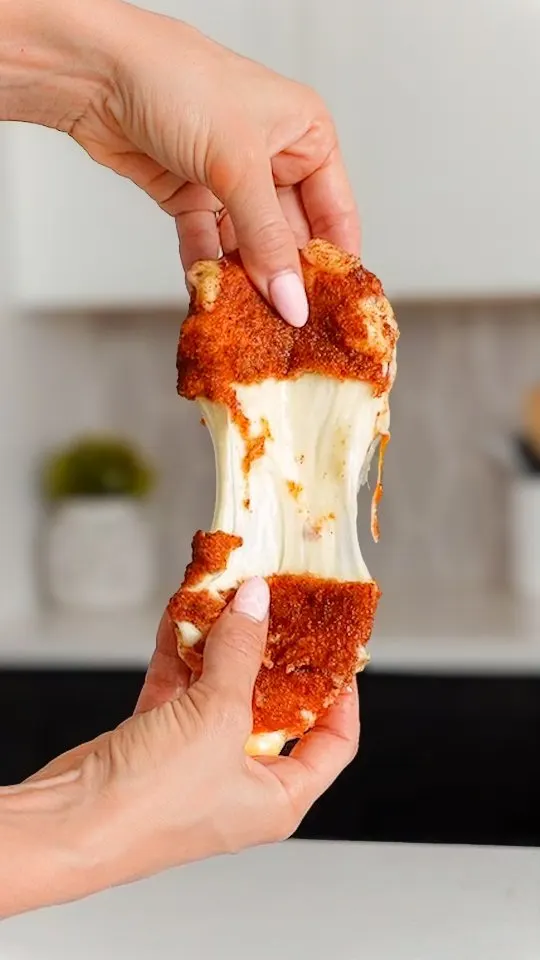 nashville-hot-mozzarella-sticks