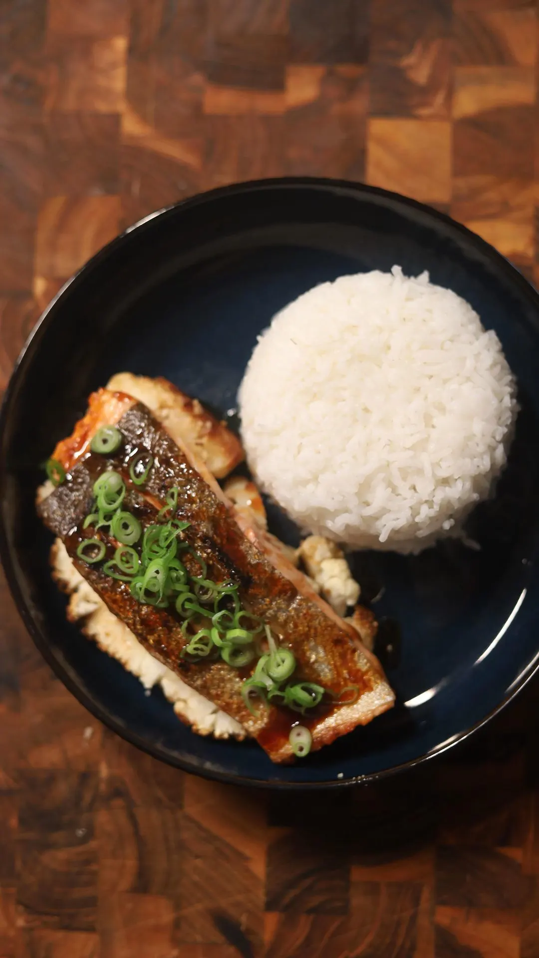 chili-oil-salmon-roasted-cauliflower