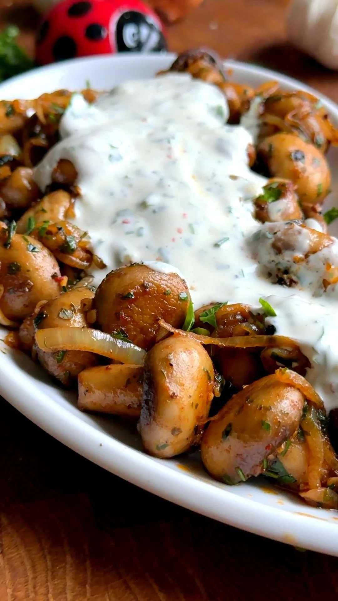 german-christmas-market-mushrooms-with-garlic-sauce