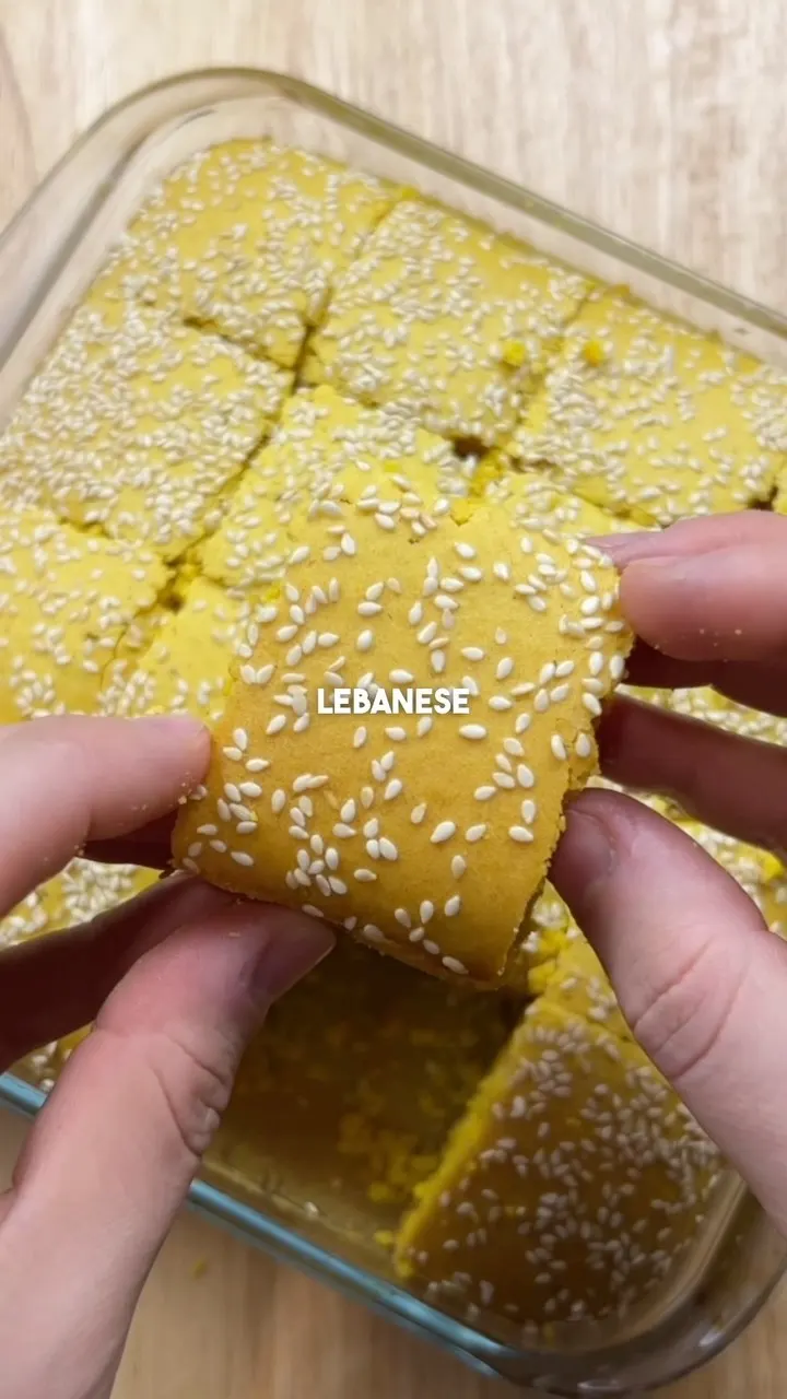 sfouf-(lebanese-turmeric-cake)