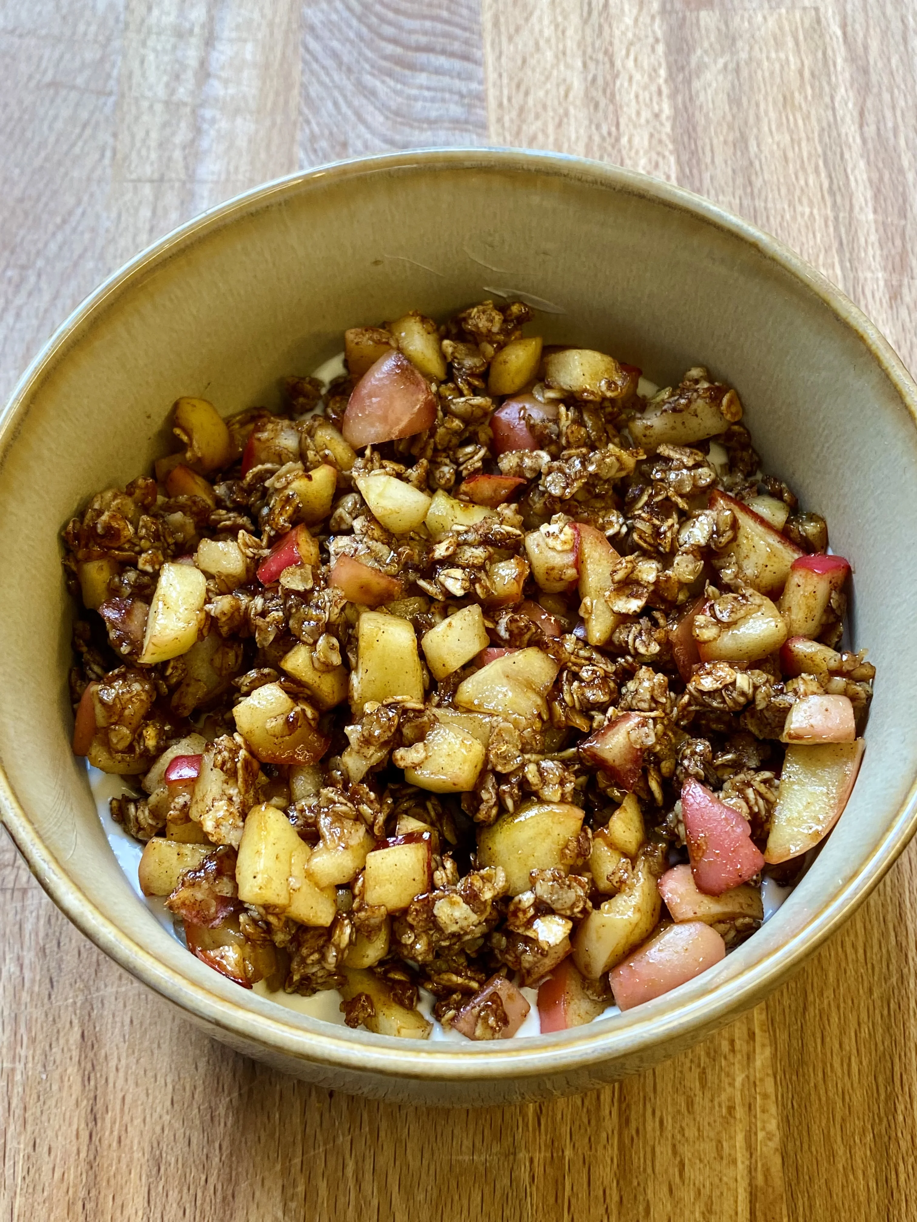 apple-crumble-yogurt