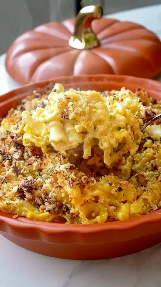 pumpkin-mac-and-cheese-with-a-breadcrumb-pecan-topping