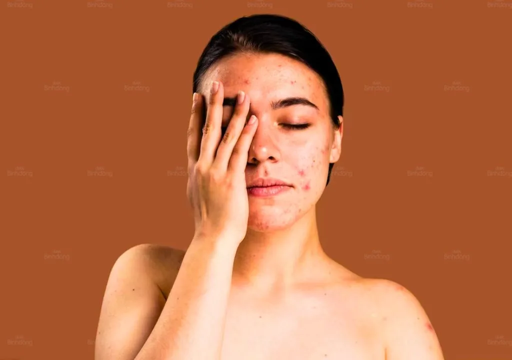 nong-trong-nguoi-o-phu-nu-la-dau-hieu-cua-benh-gi-cach-thanh-loc-thanh-nhiet-co-the