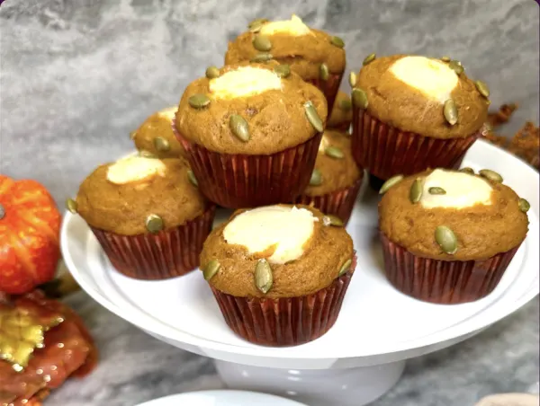 pumpkin-cream-cheese-muffins