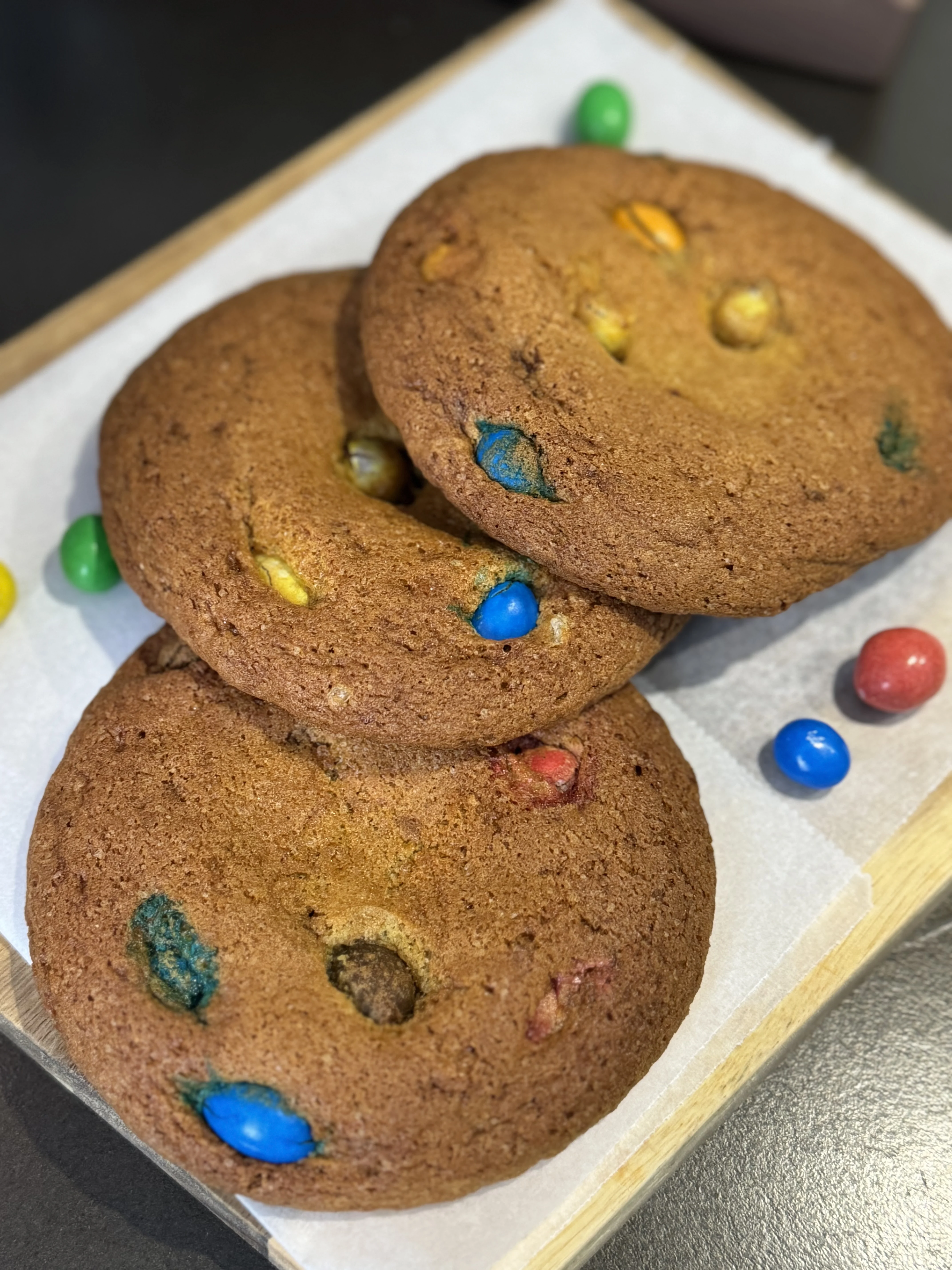 giant-crumble-cookies-with-chocolate-chips-or-mandm's