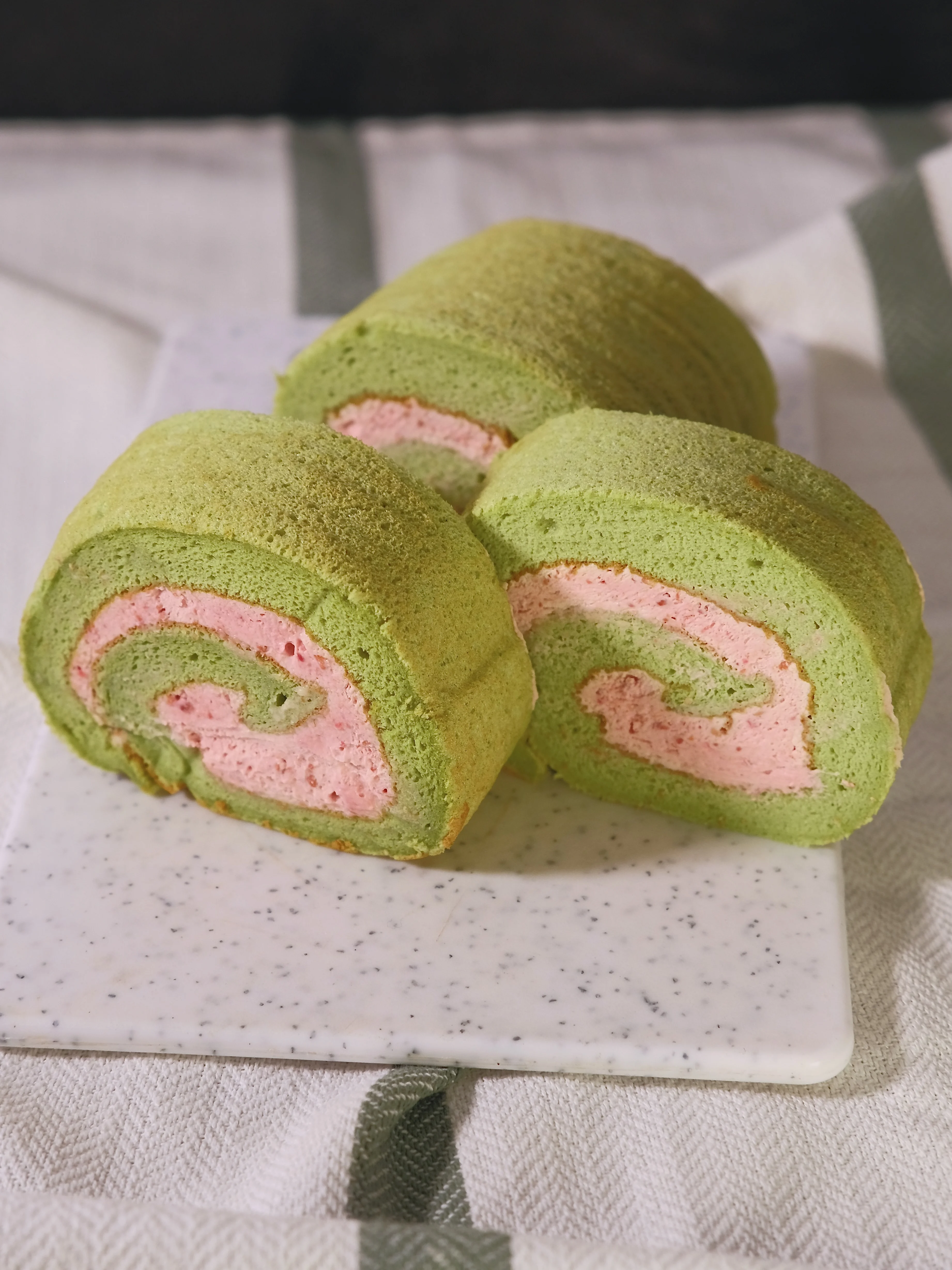 spinach-raspberry-swiss-roll