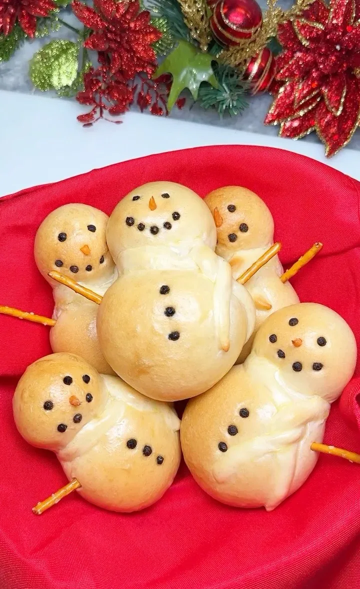 snowman-dinner-rolls!