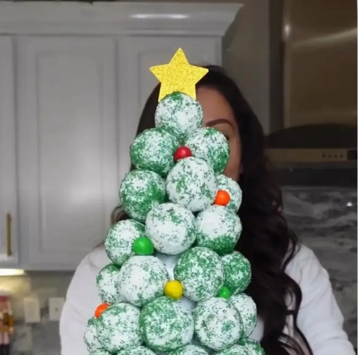sugar-dusted-donut-christmas-tree