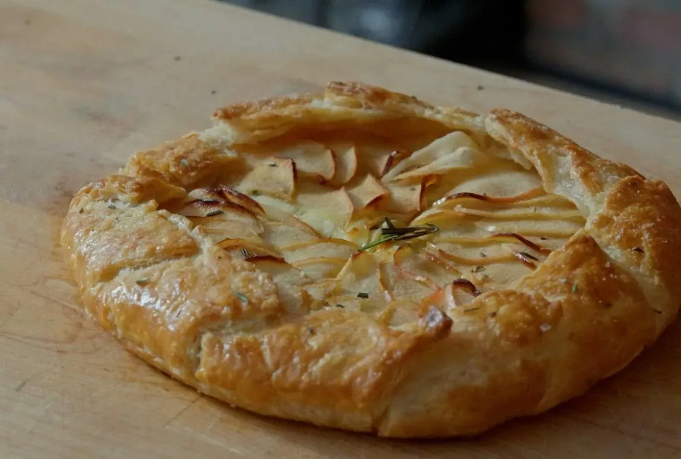apple-and-brie-galette