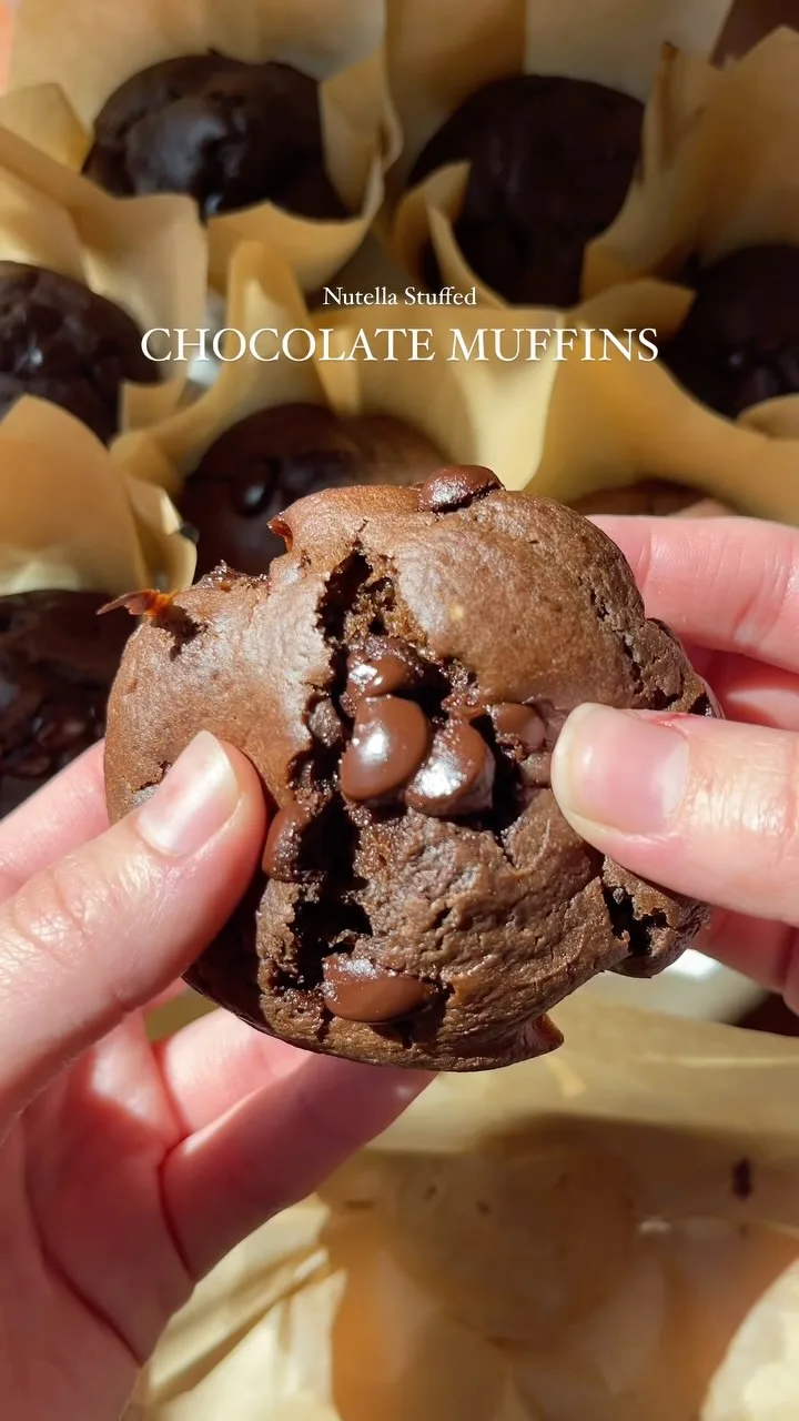 nutella-stuffed-chocolate-muffins