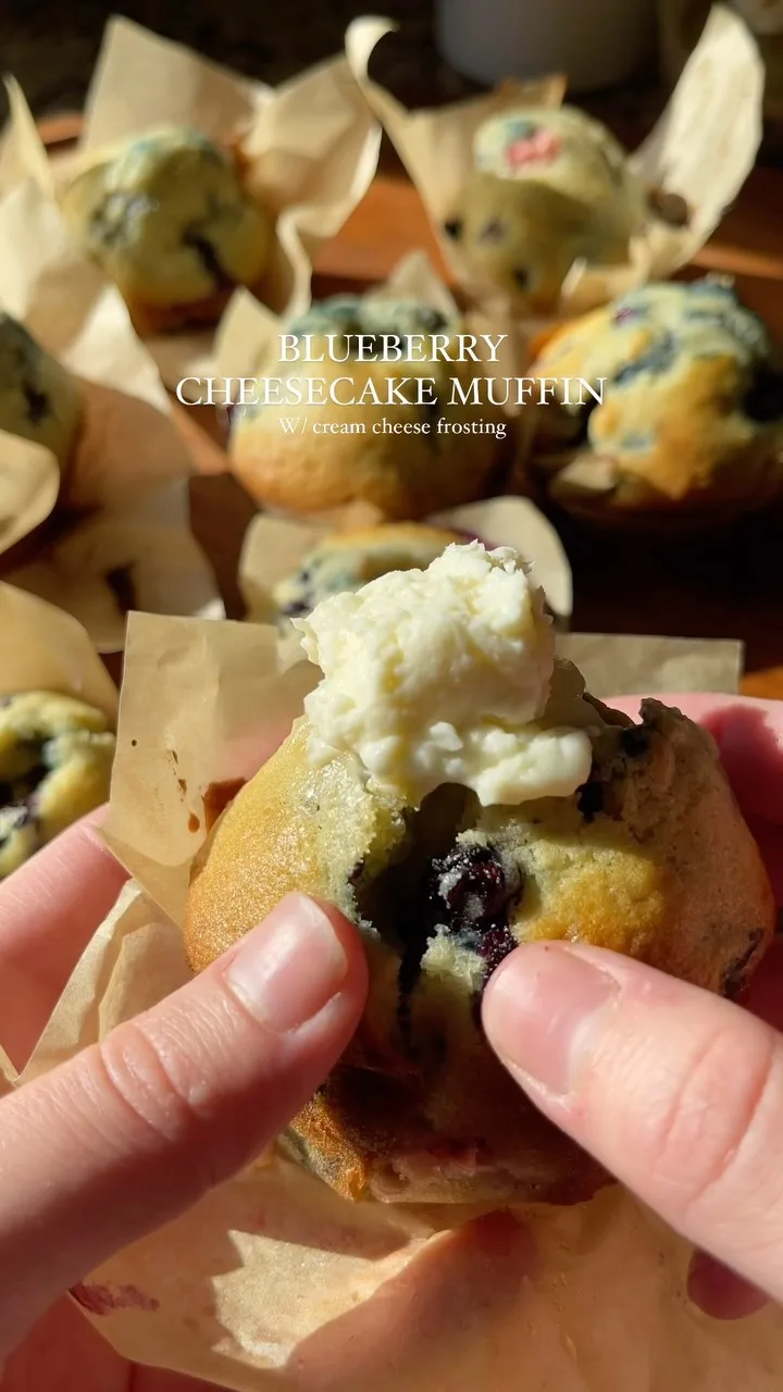 blueberry-and-strawberry-cheesecake-muffins