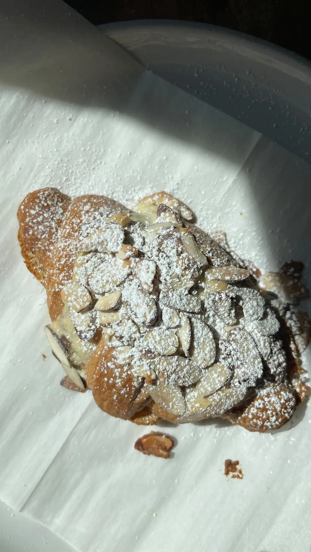 almond-croissant