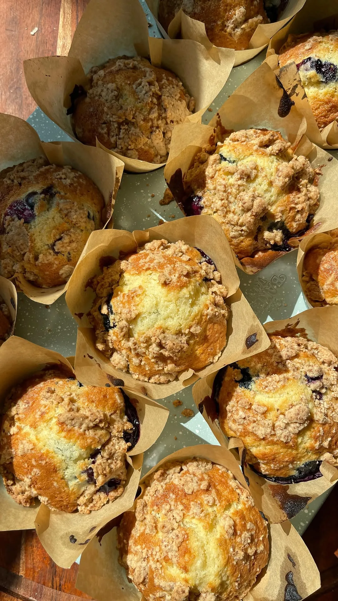 blueberry-crumble-muffins