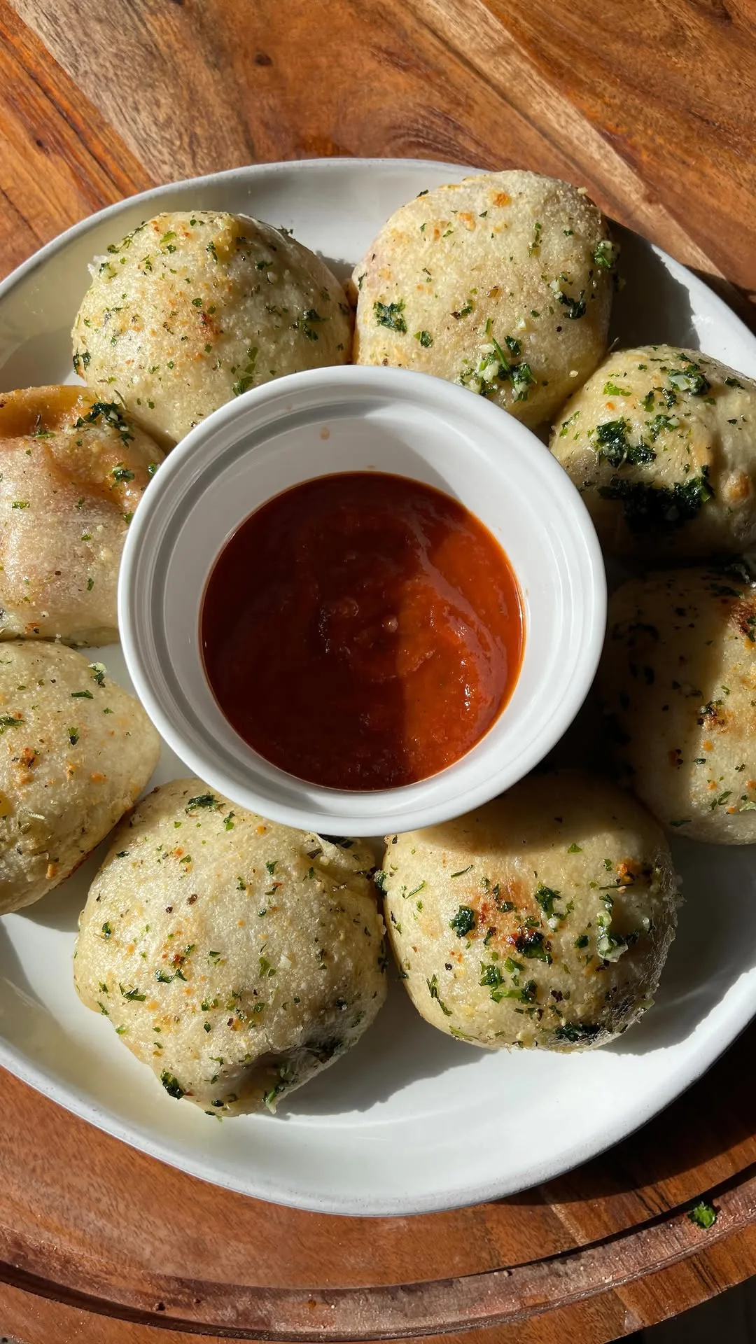 garlic-cheese-bombs